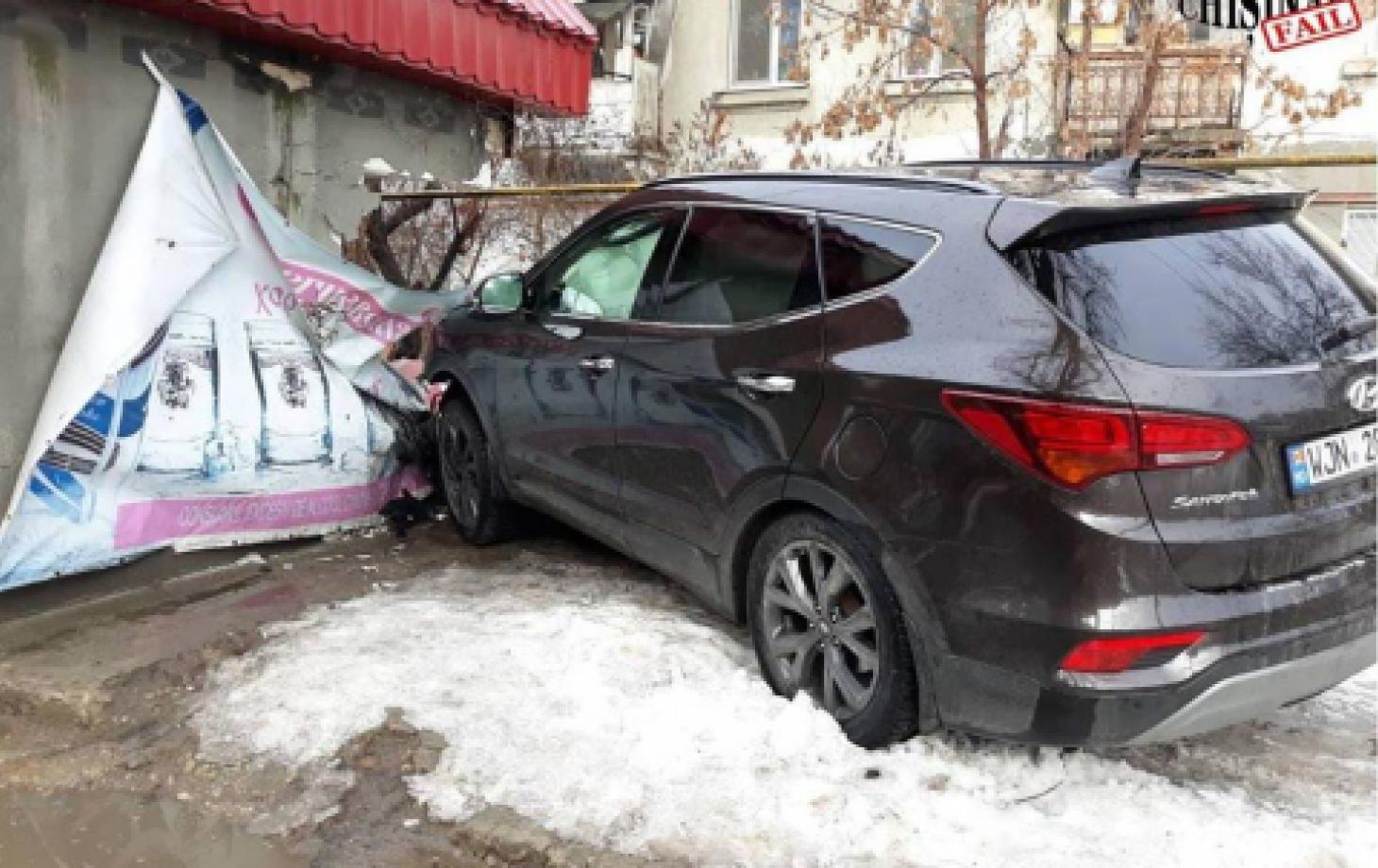 В сантиметрах от смерти: женщину на тротуаре чуть не сбил автомобиль | СП -  Новости Бельцы Молдова