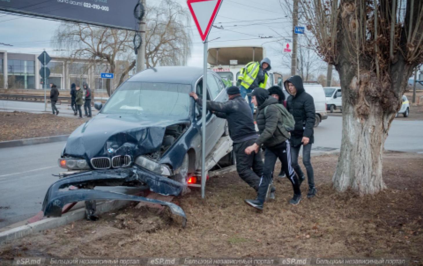 В Бельцах водитель разбил BMW спустя две недели после получения прав | СП -  Новости Бельцы Молдова