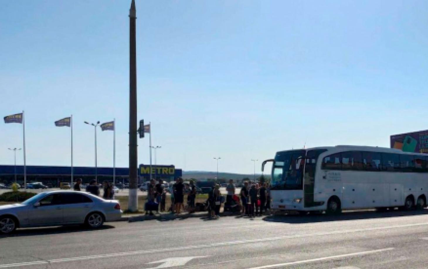 Бельчане пожаловались на стихийную остановку международных автобусов по ул.  Йорги. Один из перевозчиков объяснил ситуацию | СП - Новости Бельцы Молдова