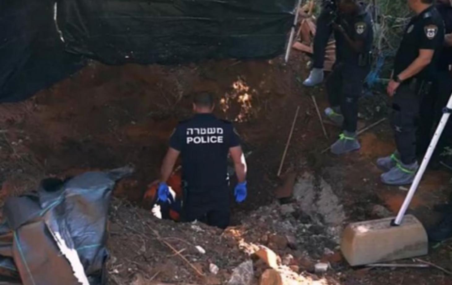 В Израиле дочь похоронила мать во дворе, чтобы получать её пособия