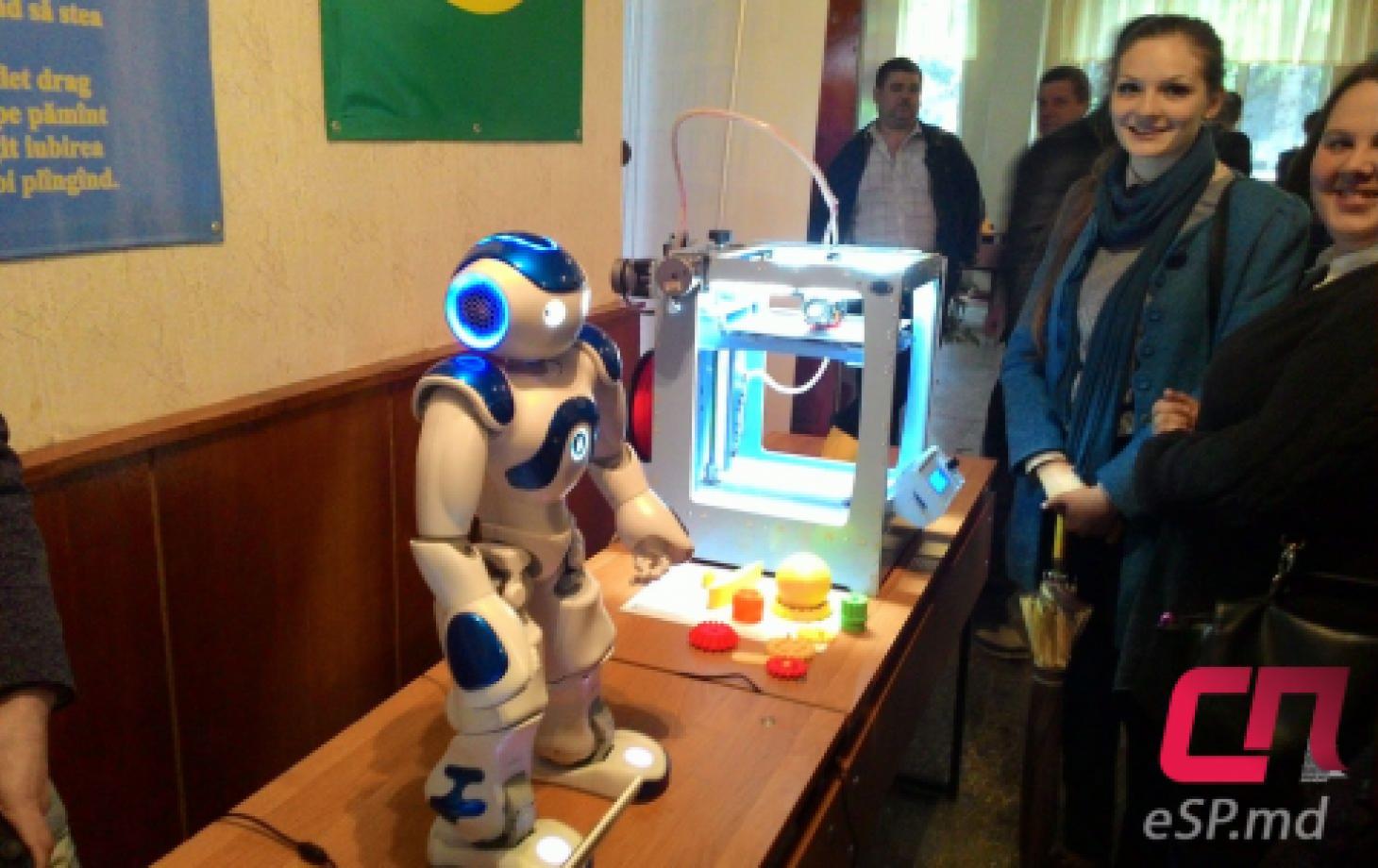 Выставка вакансий в Бельцком Политехническом колледже, робот