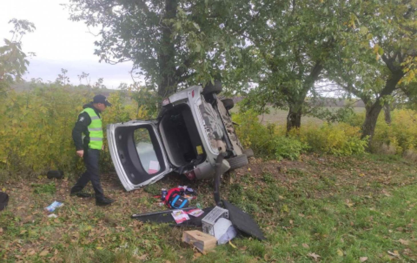 потерял управление автомобиль перевернулся