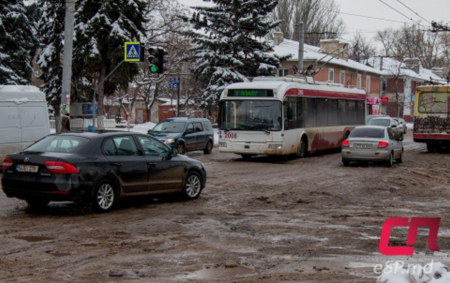 перекрёсток улиц Штефана чел Маре и 1 Мая, ремонт дорог в Бельцах