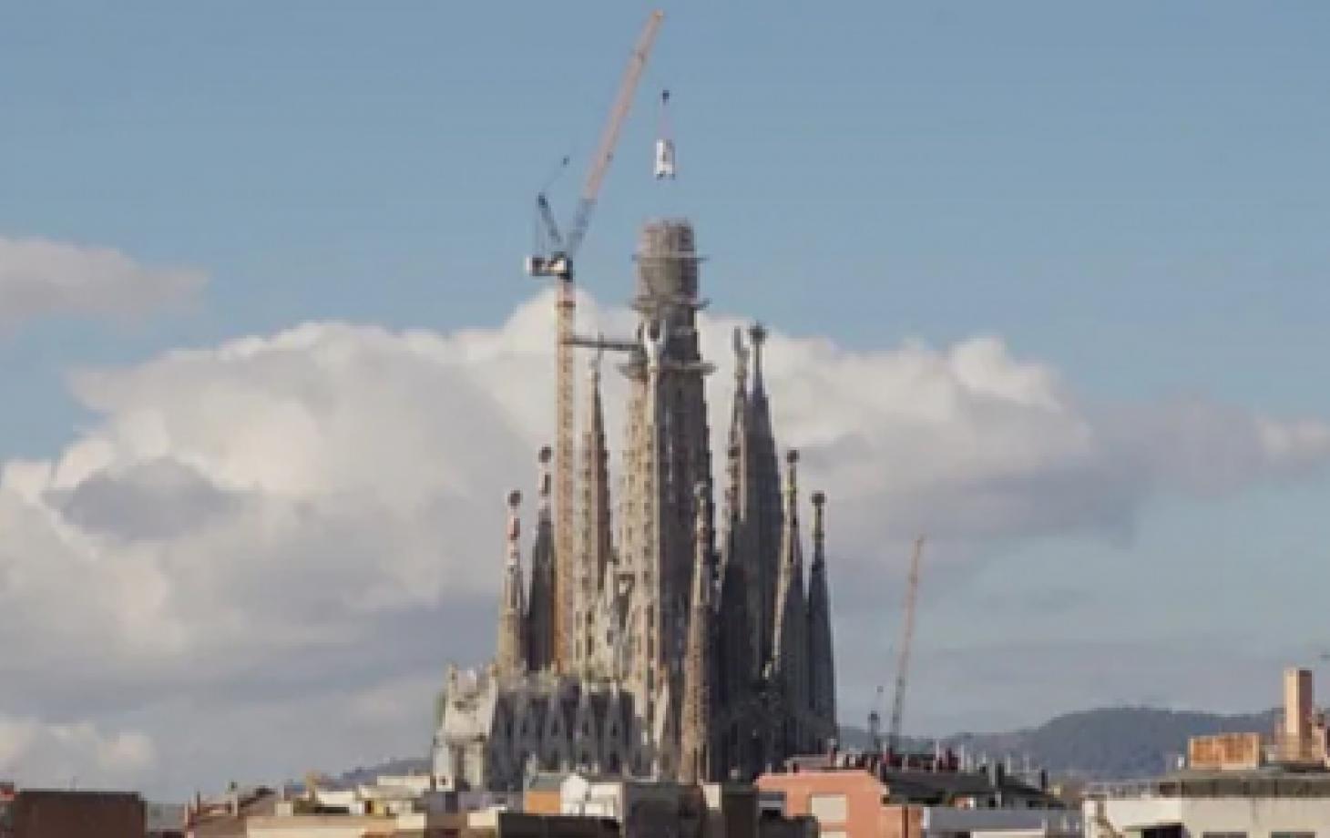 Саграда Фамилия в Барселоне стала самым высоким храмом в мире
