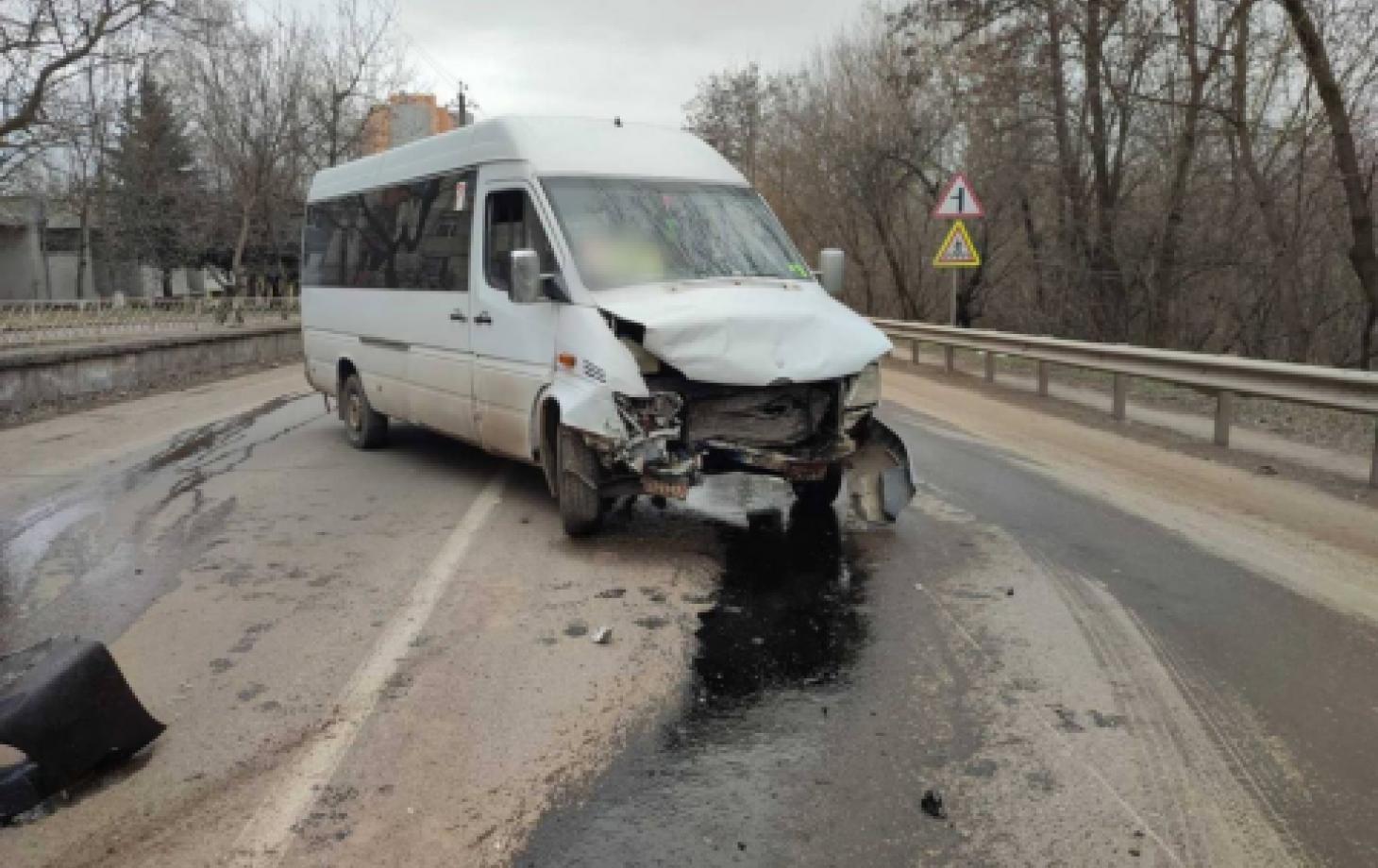 в Сороках случилась авария с микроавтобусом