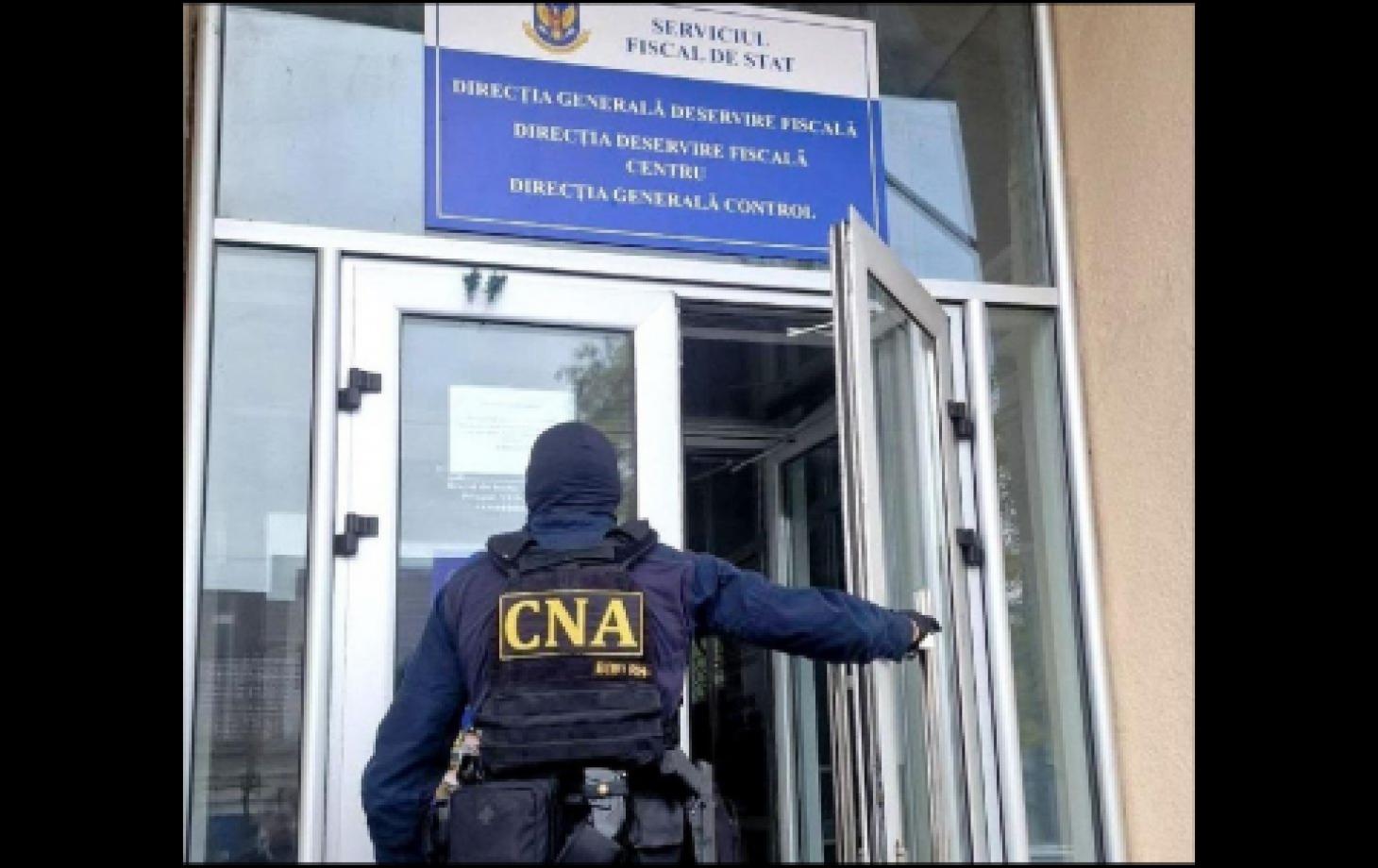 Сотрудники Налоговой службы подозреваются в коррупционной схеме