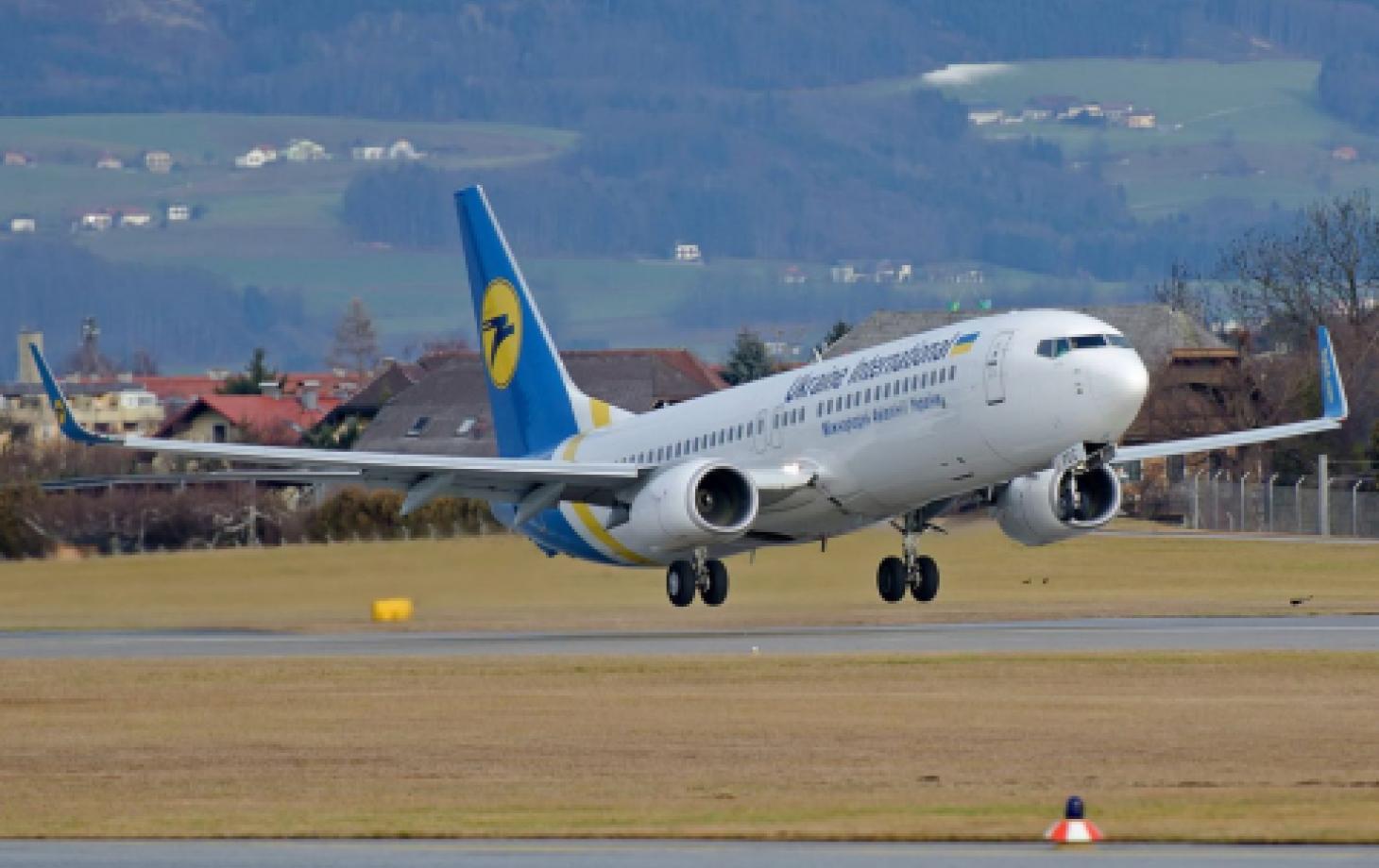 Международные авиалинии. Украинские авиалинии Боинг 737-800. Boeing 737 МАУ. Авиакомпания международные авиалинии Украины Боинг 737 800. Boeing 737-800 международных авиалиний.