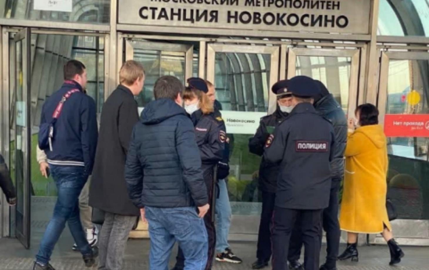 В России полиция устраивает облавы возле станций метро и в подъездах, чтобы  вручить повестки | СП - Новости Бельцы Молдова