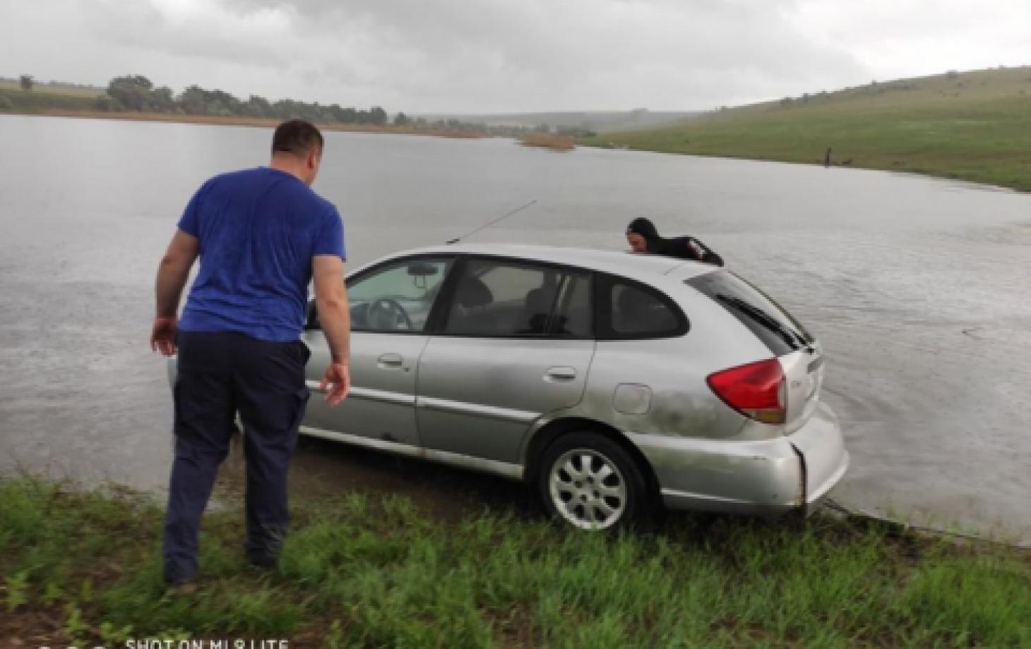 В Чимишлии водитель въехал на машине в озеро. Мужчина утонул | СП - Новости  Бельцы Молдова