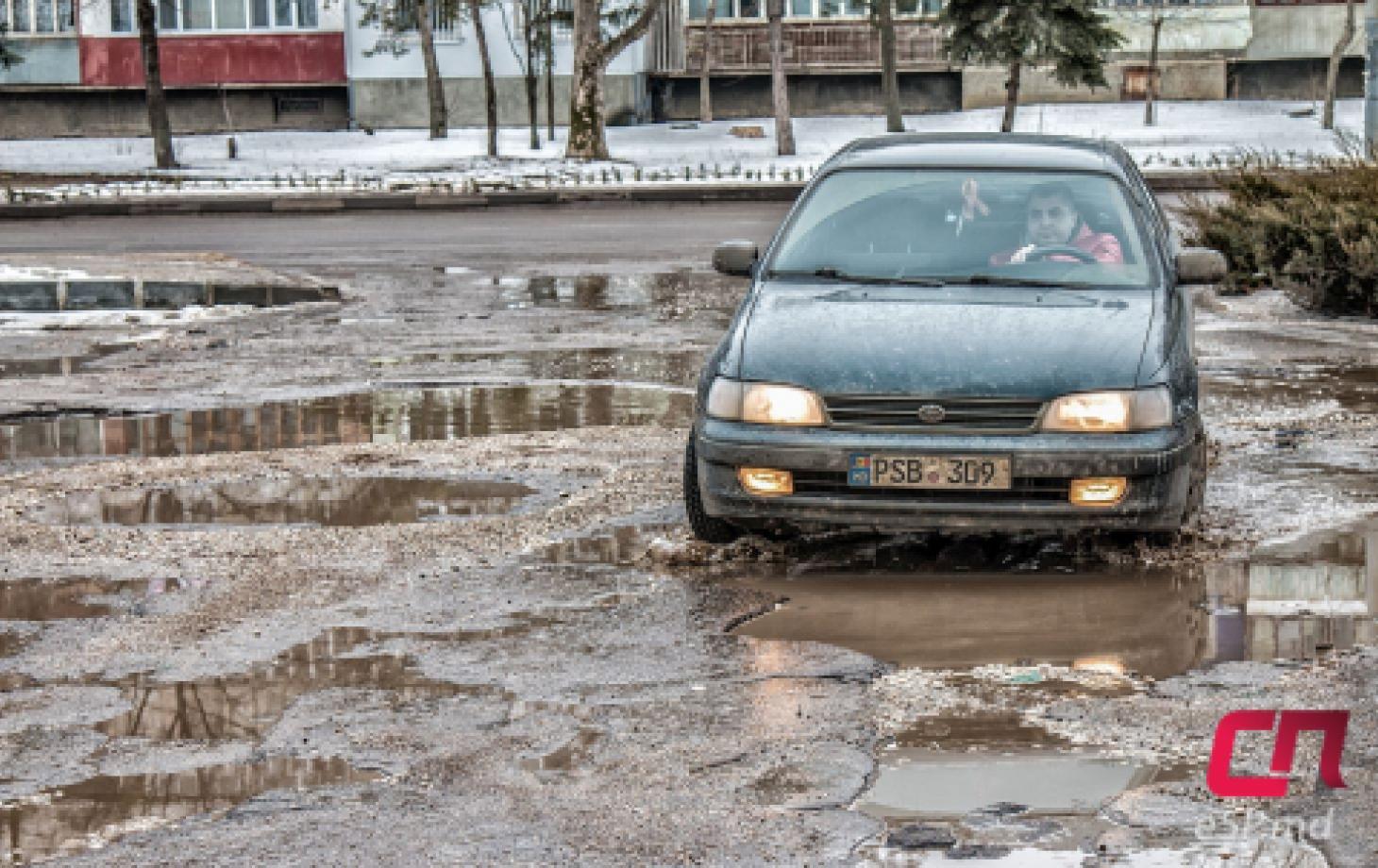 Парковка в районе автовокзала в бельцах