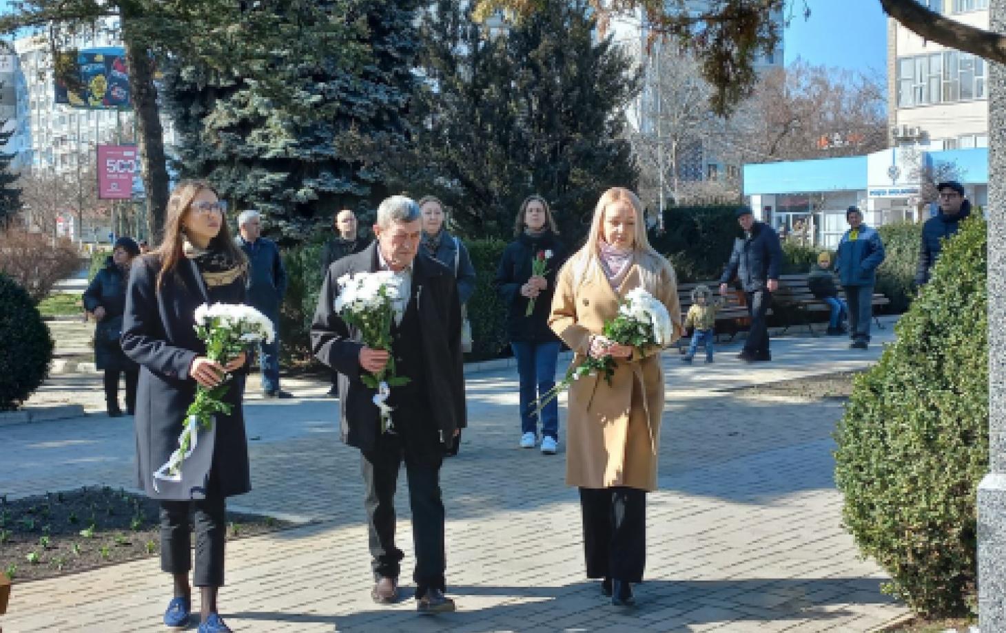 В Бельцах почтили память Михая Волонтира в день его рождения | СП - Новости  Бельцы Молдова