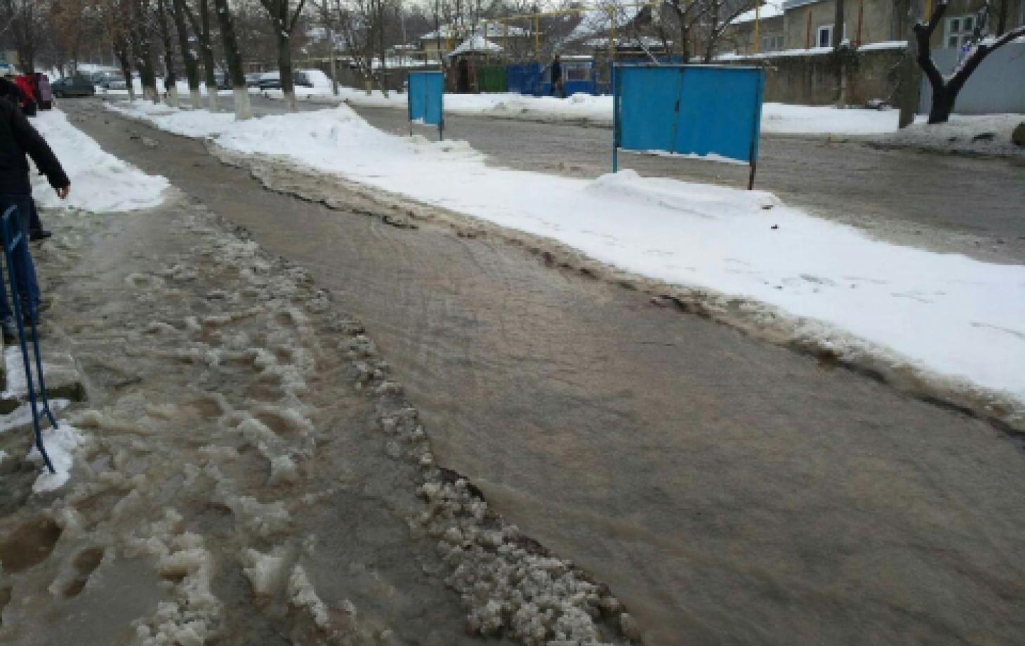 Сильный прорыв водопровода на «БАМе»