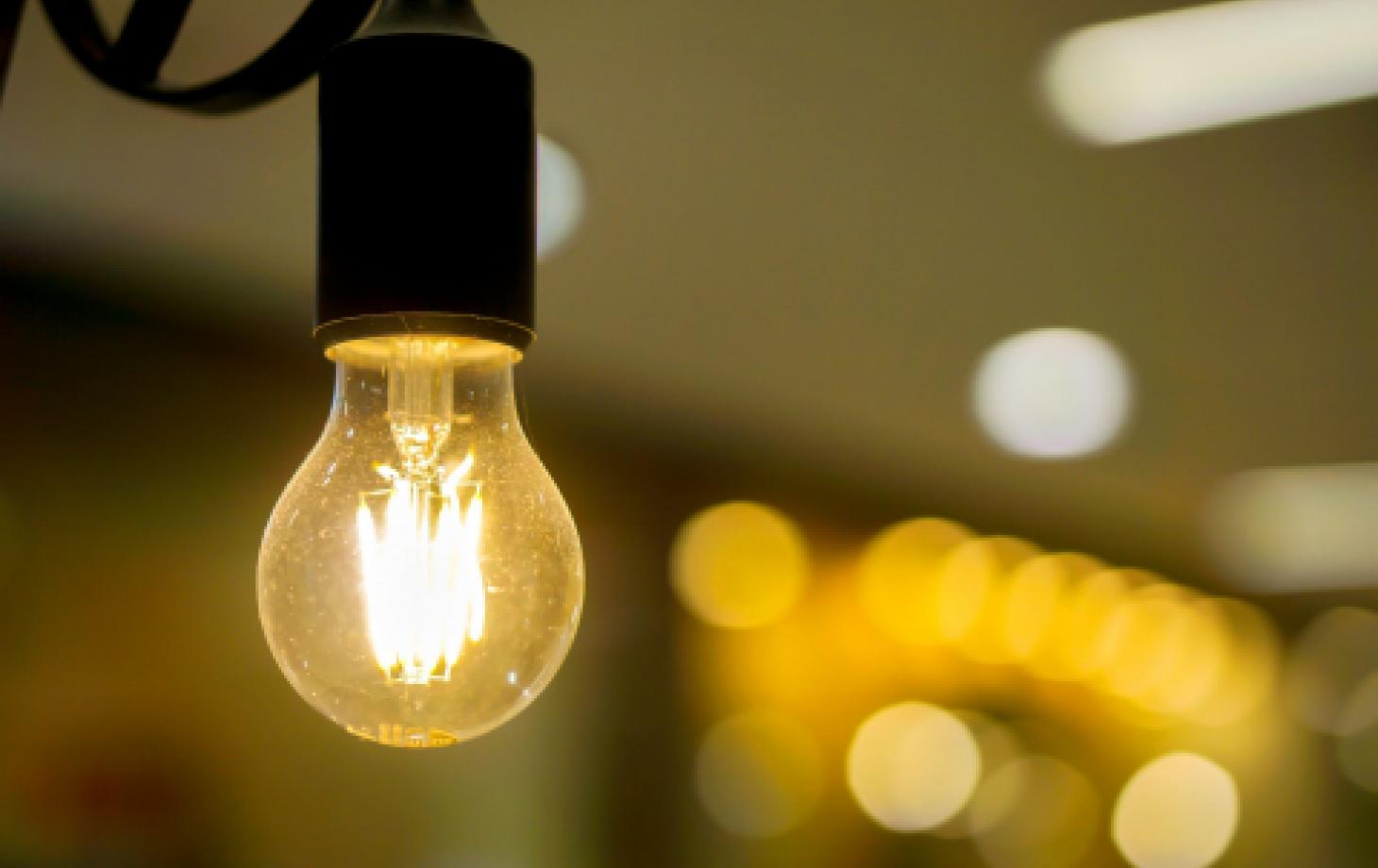 Consumatorii din nordul țării ar putea plăti un preț aproape dublu pentru energie: Premier Energy și FEE-Nord solicită ANRE majorarea tarifului la energia elect