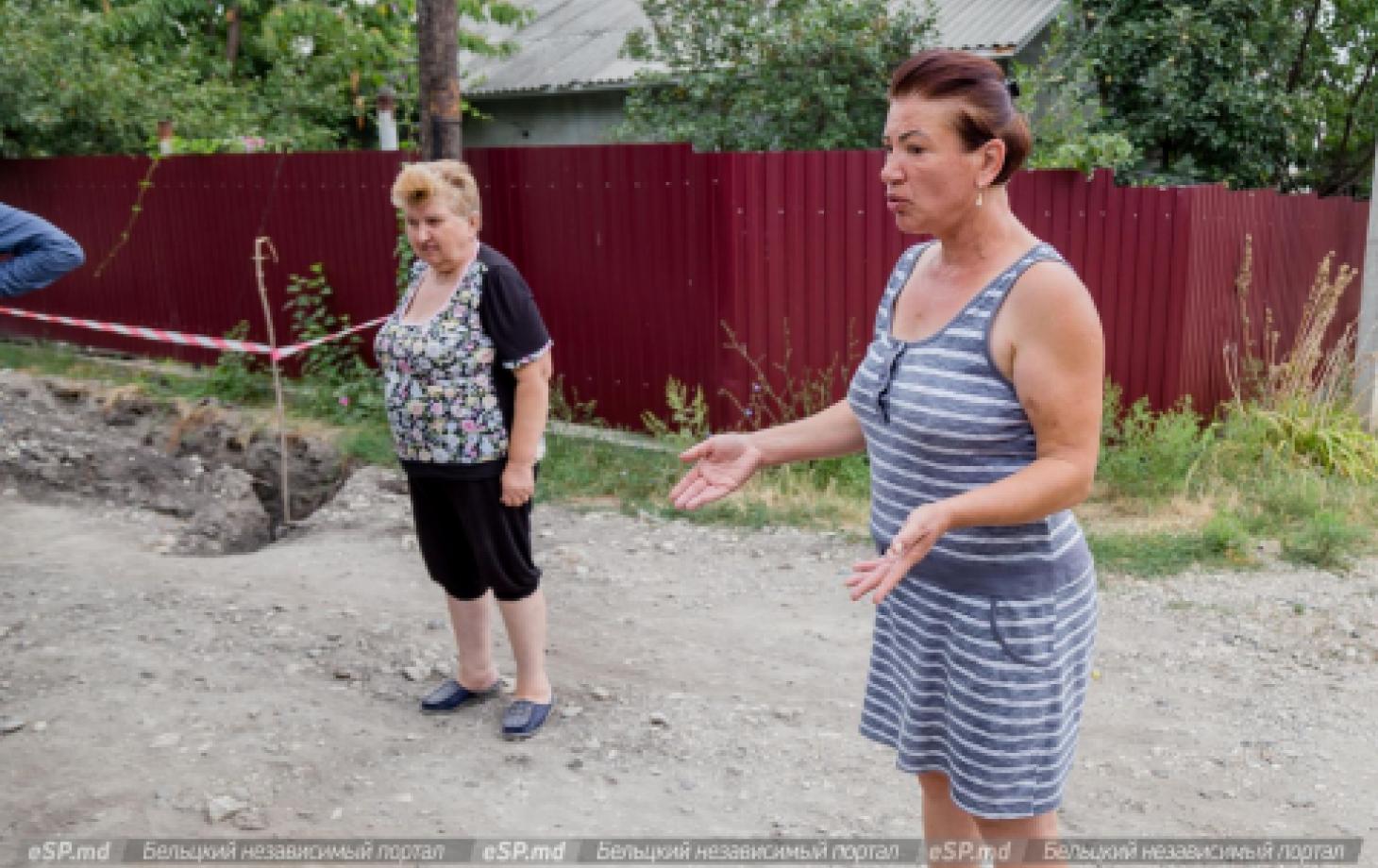 Мы уже месяц живём в грязи». Бельчанам портит жизнь  траншея-«долгожительница» | СП - Новости Бельцы Молдова