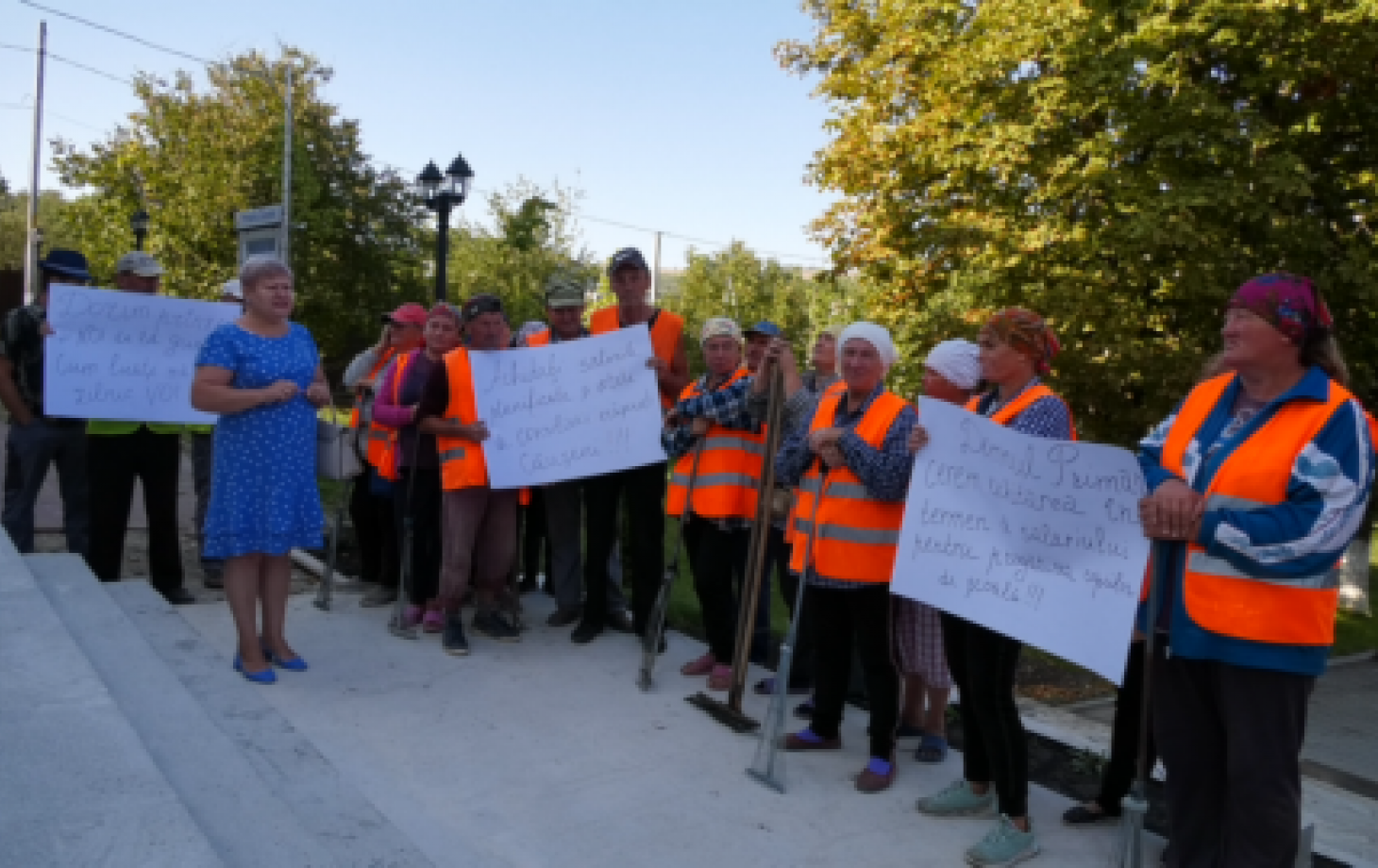 Protest la Căușeni: cu greble și pancarde