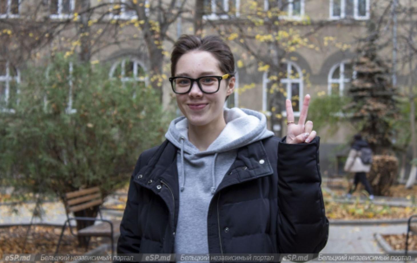 O studentă din Bălți primește bursa prezidențială: cum a atins-o