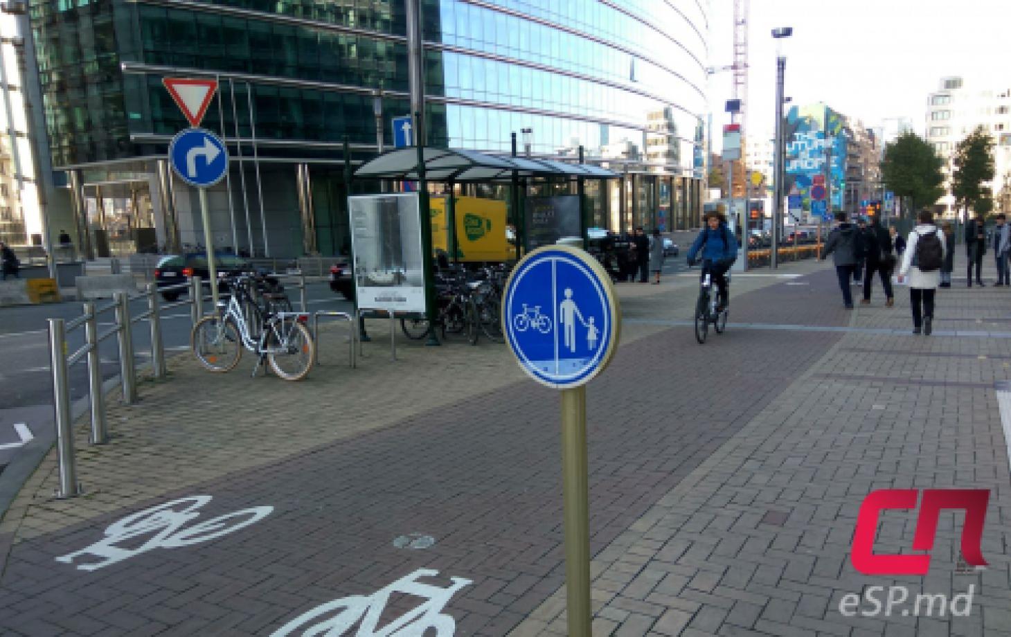 Велодорожка в Брюсселе, недалеко от здания Европейской комиссии