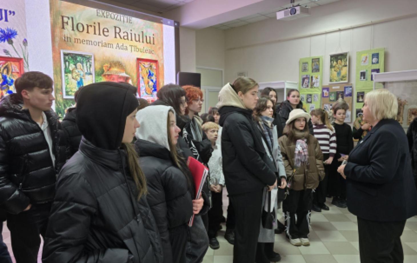 В Бельцах открылась выставка памяти художницы Ады Цыбуляк «Райские цветы»