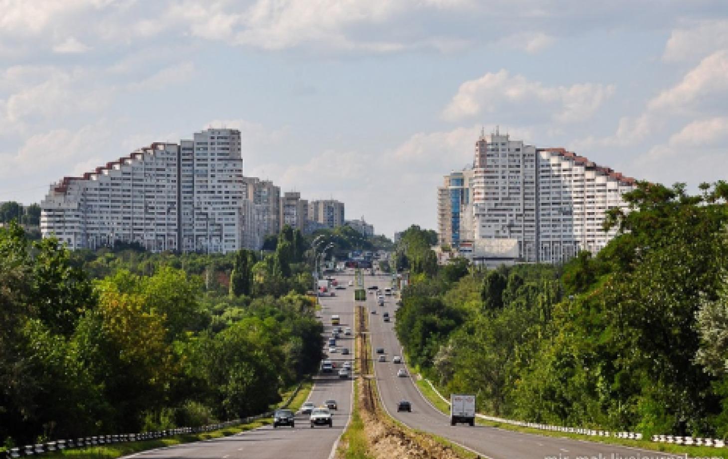 Комплекс зданий на въезде в Кишинёв, именуемый «Воротами Города», находится  в плачевном состоянии