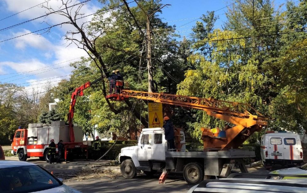 elektriki likvidiruyut avariyu