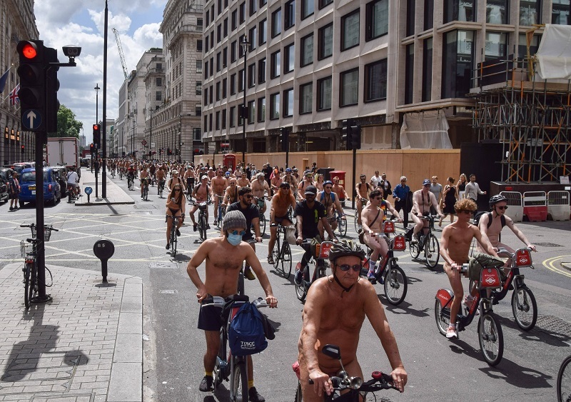 Обнаженный велопробег London Naked Bike Ride 