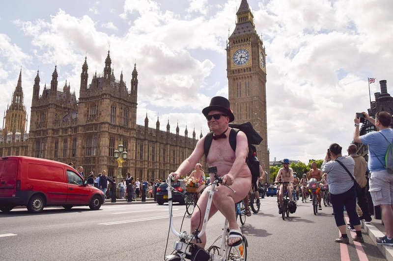 Галерея: Голый велопробег в Лондоне | GQ Россия